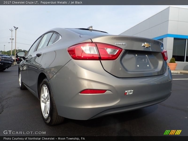 Pepperdust Metallic / Jet Black 2017 Chevrolet Cruze LT