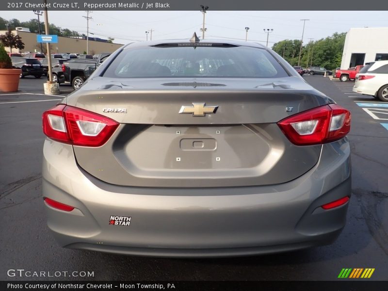 Pepperdust Metallic / Jet Black 2017 Chevrolet Cruze LT