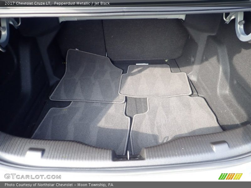 Pepperdust Metallic / Jet Black 2017 Chevrolet Cruze LT