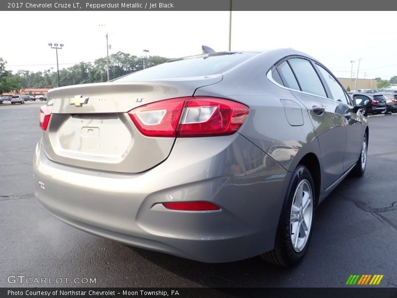 Pepperdust Metallic / Jet Black 2017 Chevrolet Cruze LT