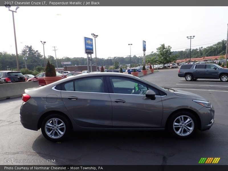 Pepperdust Metallic / Jet Black 2017 Chevrolet Cruze LT