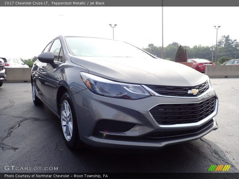 Pepperdust Metallic / Jet Black 2017 Chevrolet Cruze LT