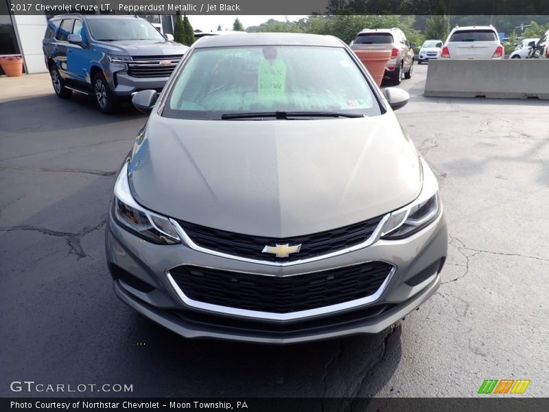 Pepperdust Metallic / Jet Black 2017 Chevrolet Cruze LT