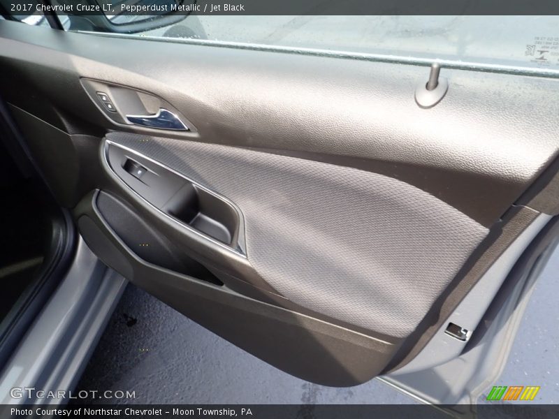 Pepperdust Metallic / Jet Black 2017 Chevrolet Cruze LT