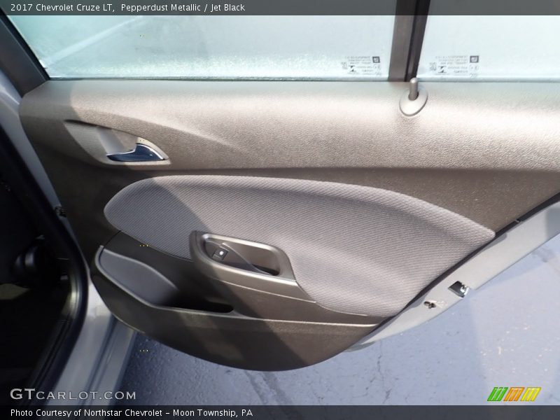 Pepperdust Metallic / Jet Black 2017 Chevrolet Cruze LT