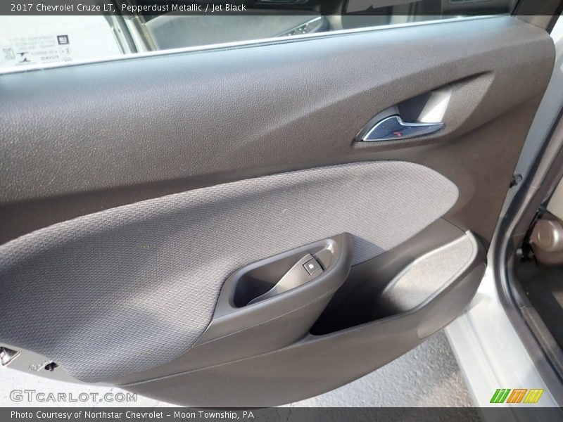 Pepperdust Metallic / Jet Black 2017 Chevrolet Cruze LT