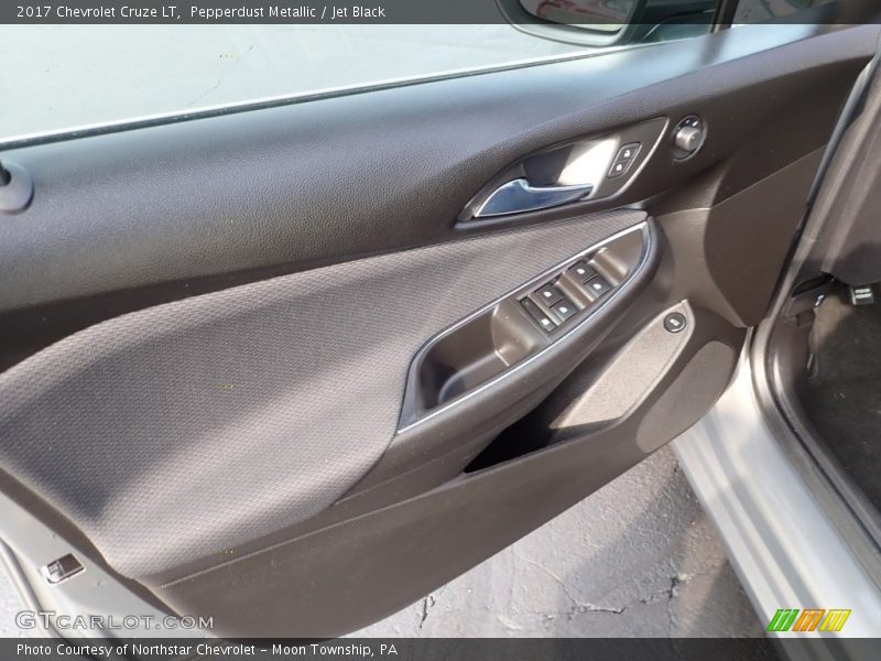 Pepperdust Metallic / Jet Black 2017 Chevrolet Cruze LT