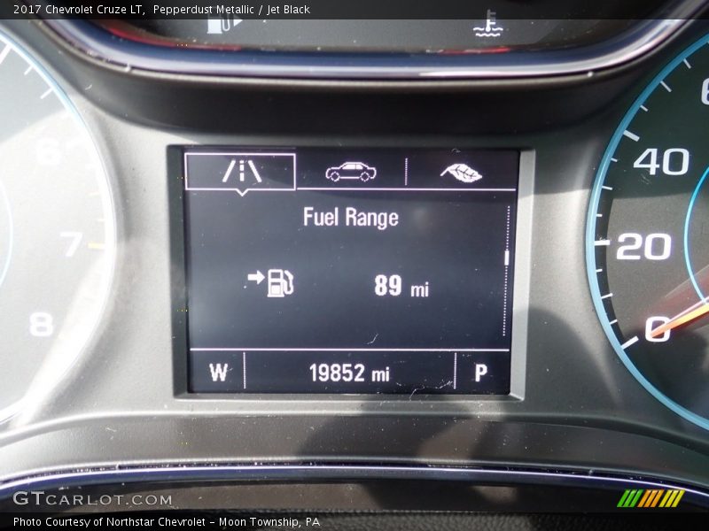 Pepperdust Metallic / Jet Black 2017 Chevrolet Cruze LT