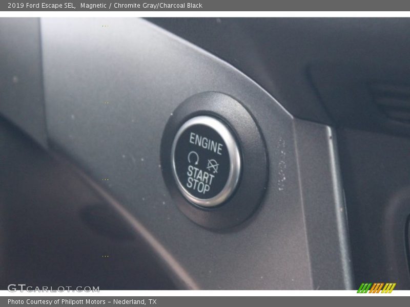 Magnetic / Chromite Gray/Charcoal Black 2019 Ford Escape SEL
