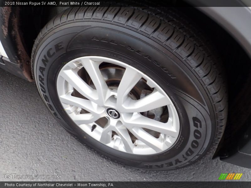 Pearl White / Charcoal 2018 Nissan Rogue SV AWD