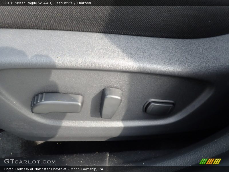 Pearl White / Charcoal 2018 Nissan Rogue SV AWD