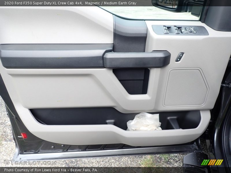 Door Panel of 2020 F350 Super Duty XL Crew Cab 4x4