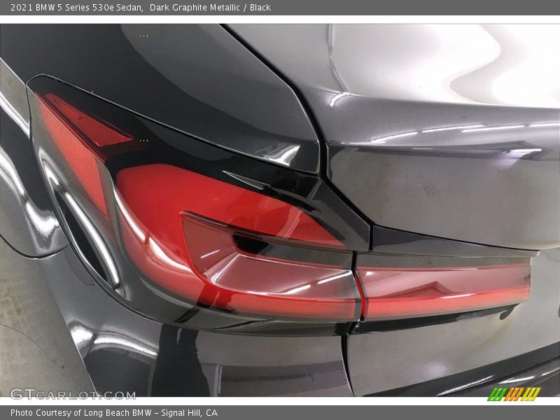 Dark Graphite Metallic / Black 2021 BMW 5 Series 530e Sedan