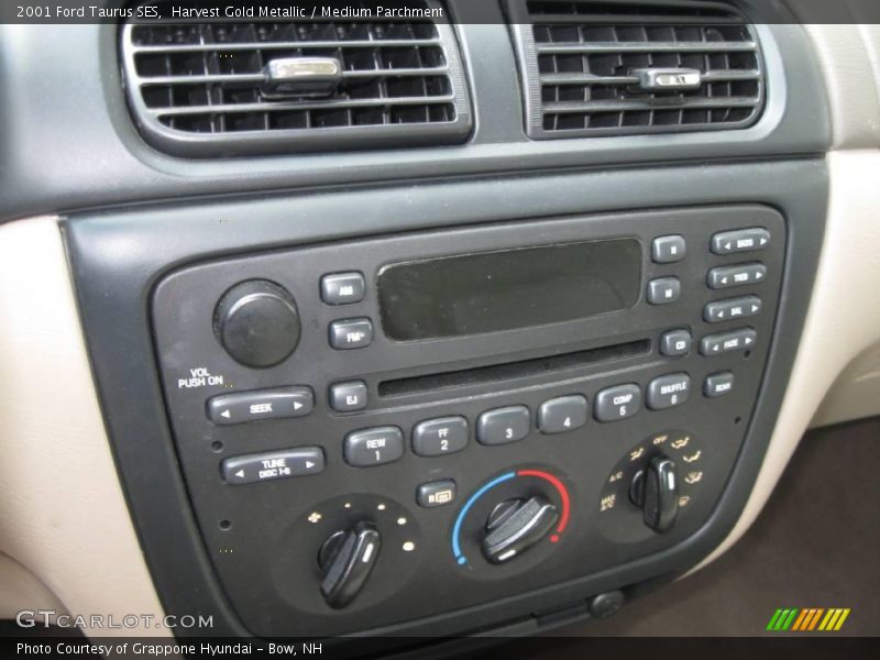 Harvest Gold Metallic / Medium Parchment 2001 Ford Taurus SES