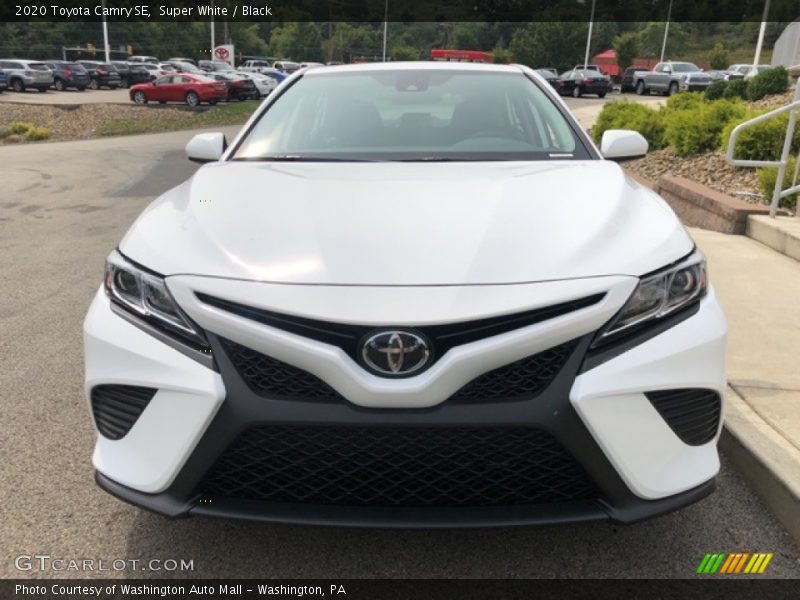 Super White / Black 2020 Toyota Camry SE