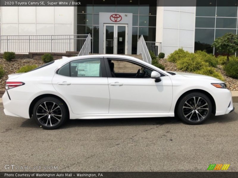 Super White / Black 2020 Toyota Camry SE