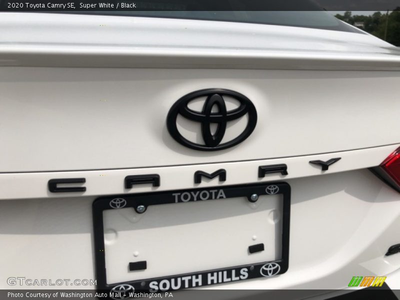 Super White / Black 2020 Toyota Camry SE