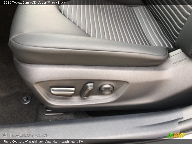 Super White / Black 2020 Toyota Camry SE