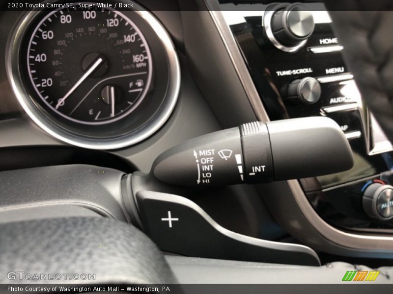 Super White / Black 2020 Toyota Camry SE
