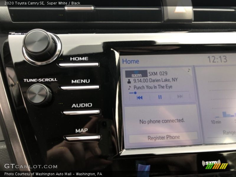 Super White / Black 2020 Toyota Camry SE