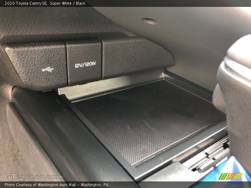 Super White / Black 2020 Toyota Camry SE