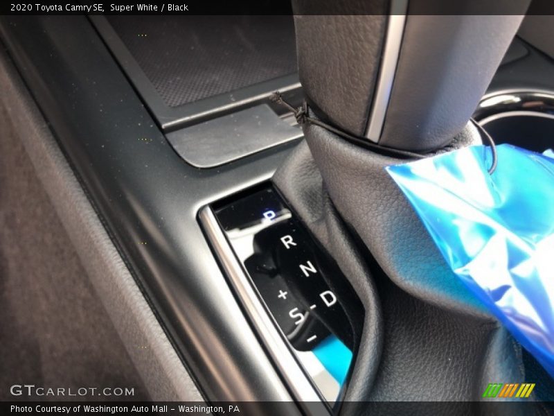 Super White / Black 2020 Toyota Camry SE