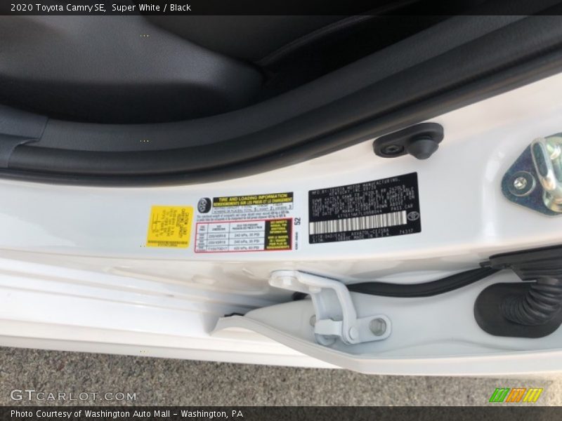 Super White / Black 2020 Toyota Camry SE