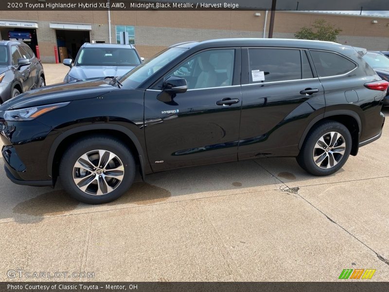 Midnight Black Metallic / Harvest Beige 2020 Toyota Highlander Hybrid XLE AWD