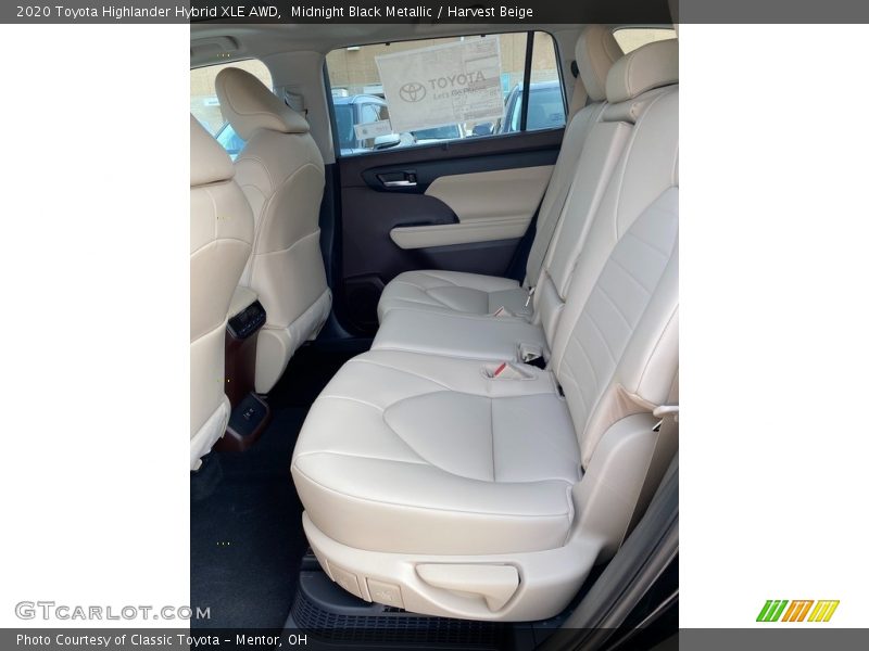 Midnight Black Metallic / Harvest Beige 2020 Toyota Highlander Hybrid XLE AWD