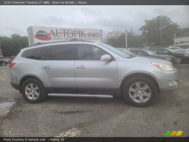 Silver Ice Metallic / Ebony 2010 Chevrolet Traverse LT AWD