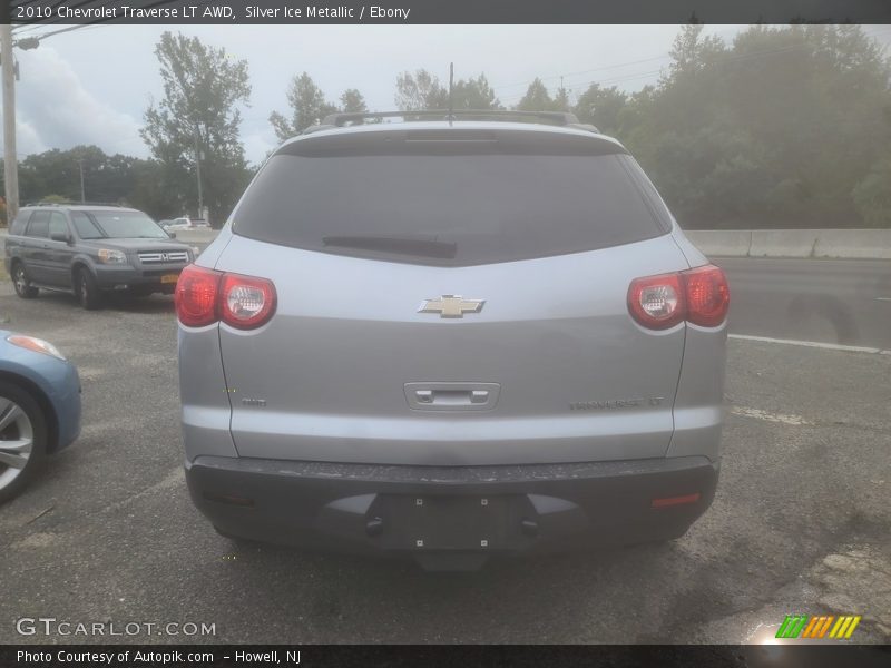 Silver Ice Metallic / Ebony 2010 Chevrolet Traverse LT AWD