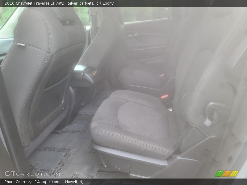 Silver Ice Metallic / Ebony 2010 Chevrolet Traverse LT AWD