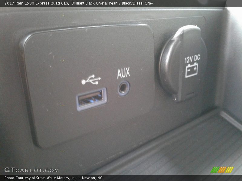 Brilliant Black Crystal Pearl / Black/Diesel Gray 2017 Ram 1500 Express Quad Cab