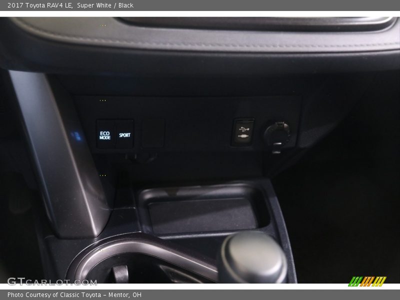 Super White / Black 2017 Toyota RAV4 LE