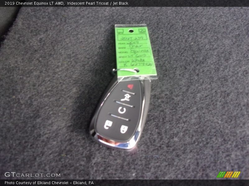 Iridescent Pearl Tricoat / Jet Black 2019 Chevrolet Equinox LT AWD