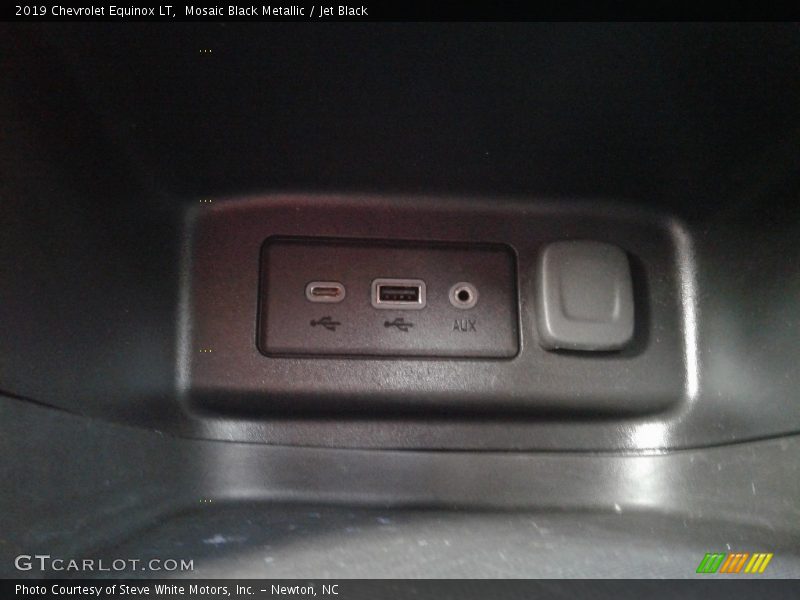 Mosaic Black Metallic / Jet Black 2019 Chevrolet Equinox LT