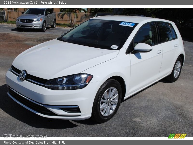 Pure White / Beige 2018 Volkswagen Golf S