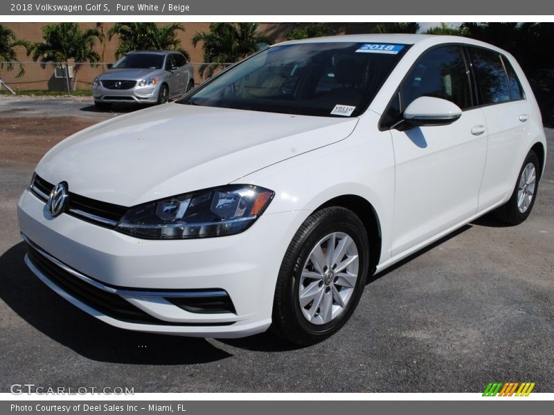 Pure White / Beige 2018 Volkswagen Golf S