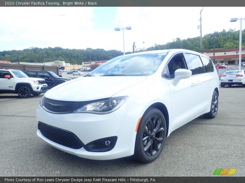 Bright White / Black 2020 Chrysler Pacifica Touring