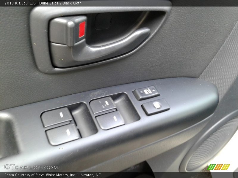 Dune Beige / Black Cloth 2013 Kia Soul 1.6