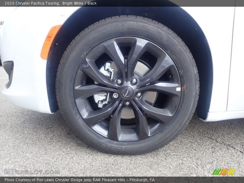 Bright White / Black 2020 Chrysler Pacifica Touring