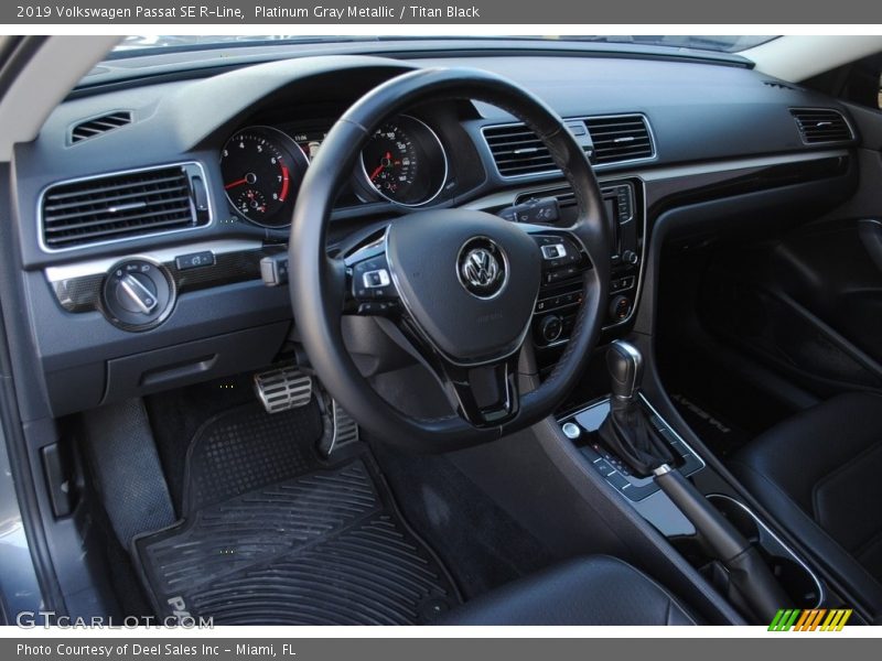 Platinum Gray Metallic / Titan Black 2019 Volkswagen Passat SE R-Line