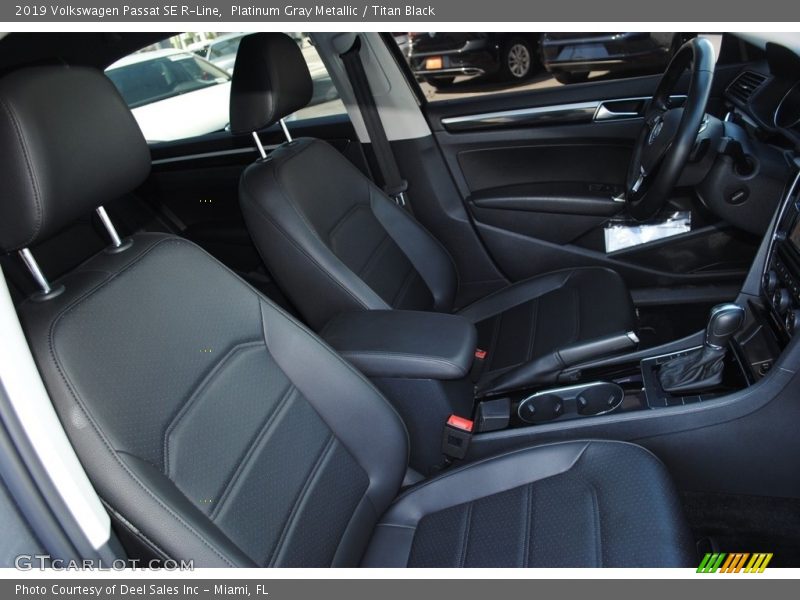 Platinum Gray Metallic / Titan Black 2019 Volkswagen Passat SE R-Line