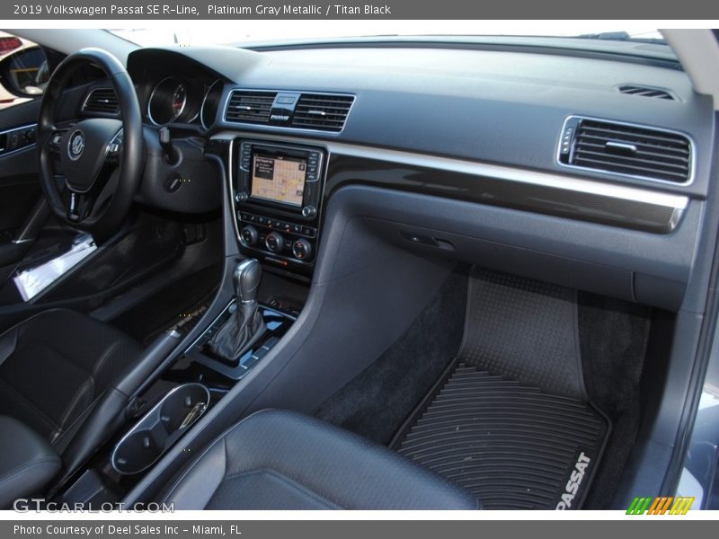 Platinum Gray Metallic / Titan Black 2019 Volkswagen Passat SE R-Line