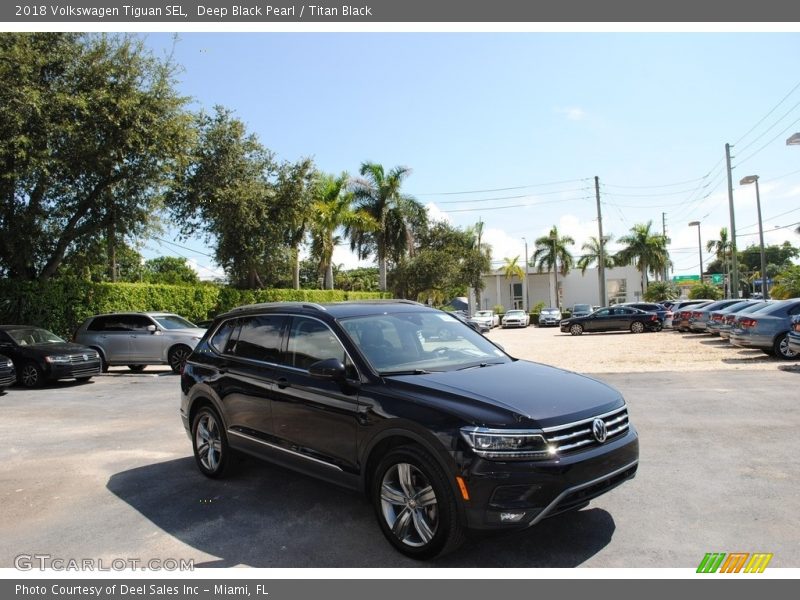 Deep Black Pearl / Titan Black 2018 Volkswagen Tiguan SEL