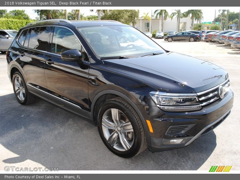 Deep Black Pearl / Titan Black 2018 Volkswagen Tiguan SEL