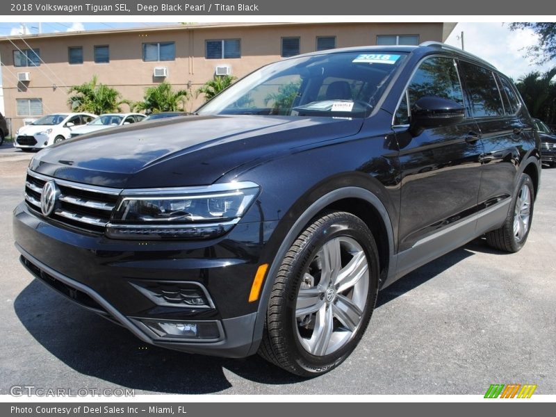 Deep Black Pearl / Titan Black 2018 Volkswagen Tiguan SEL
