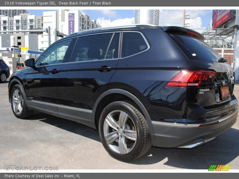 Deep Black Pearl / Titan Black 2018 Volkswagen Tiguan SEL