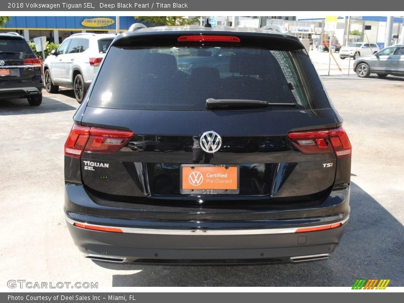 Deep Black Pearl / Titan Black 2018 Volkswagen Tiguan SEL