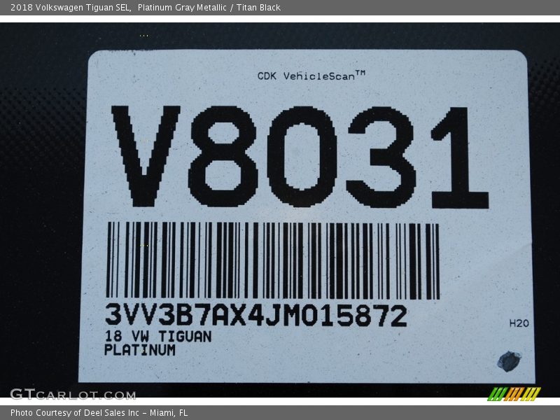Platinum Gray Metallic / Titan Black 2018 Volkswagen Tiguan SEL